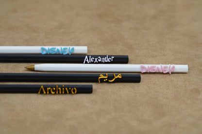 Personalised pens featuring names like Alexander and designs from Disney, perfect for unique gifts.