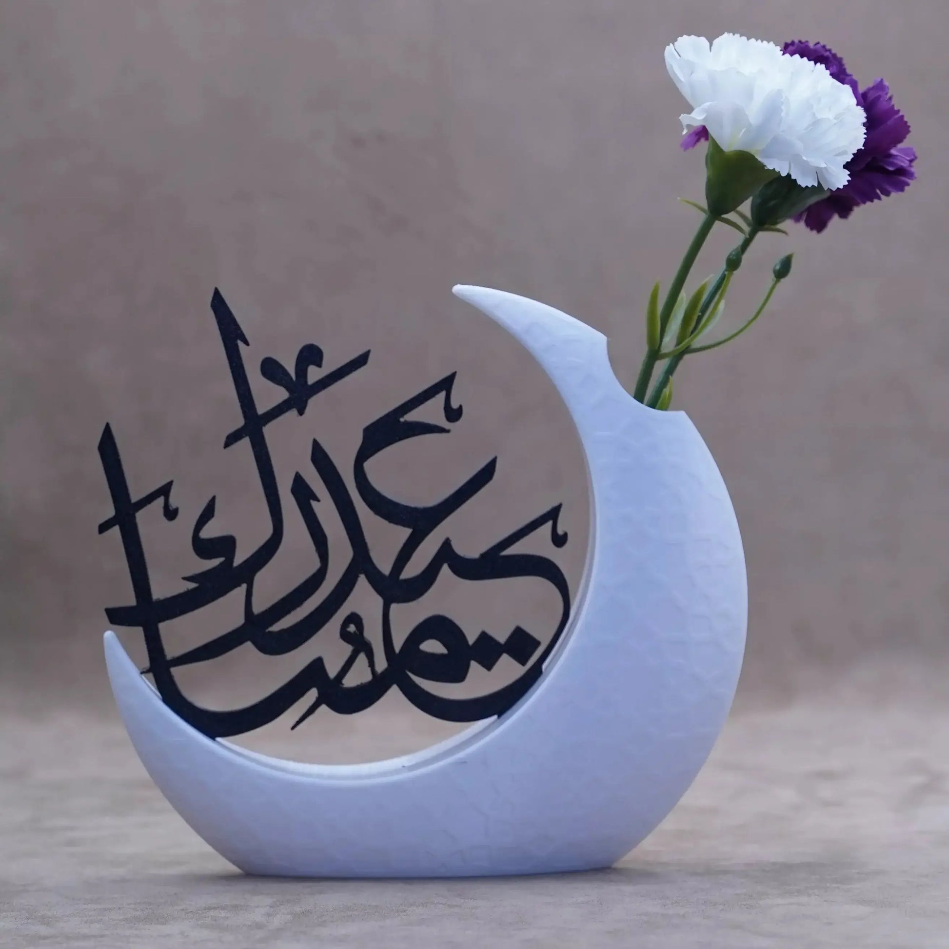 Elegant Ramadan decor piece with floral arrangement and calligraphy, perfect for tabletop decoration during Ramadan and Eid celebrations.